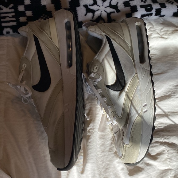 Men’s Nike Shoes - Picture 2 of 7